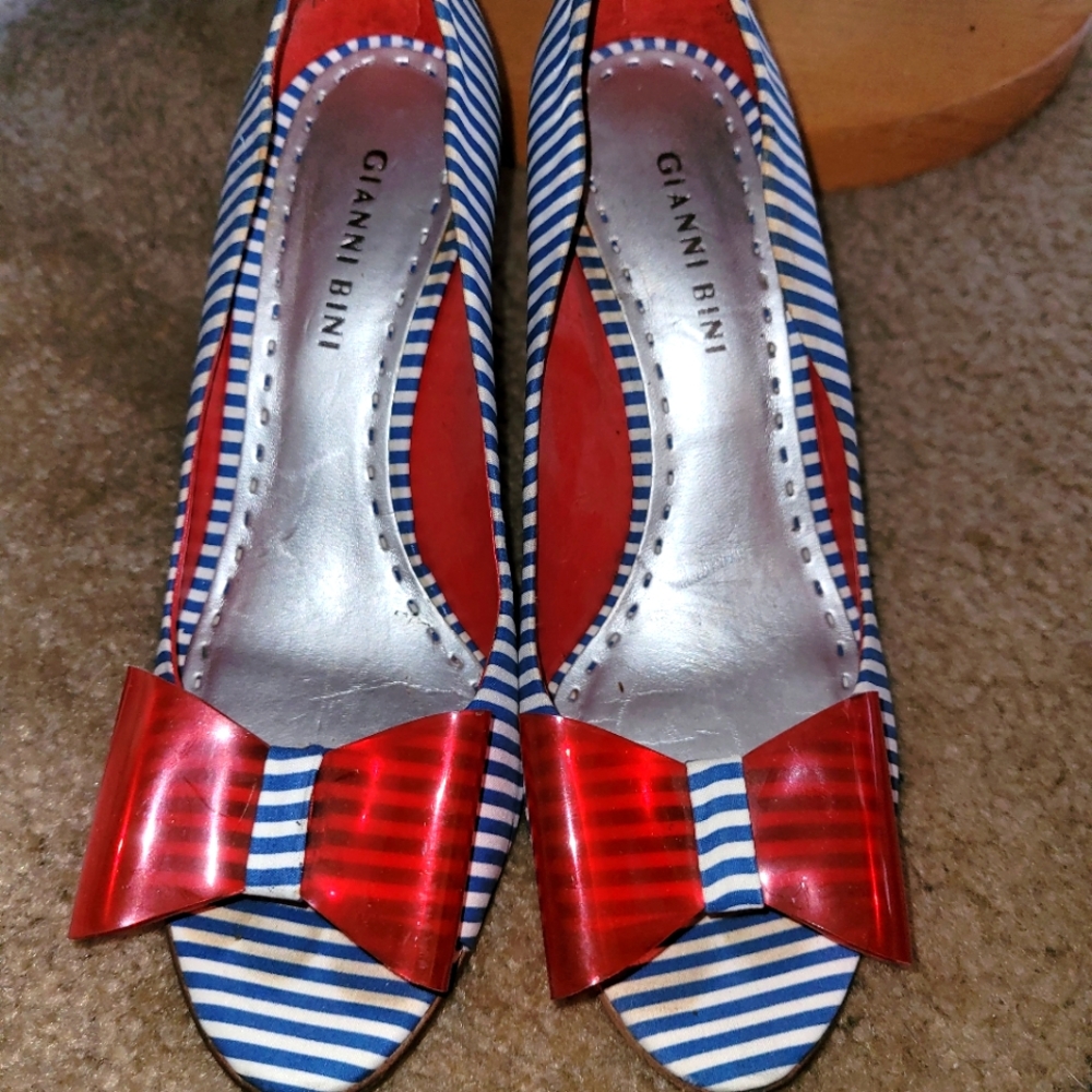 ADORABLE Gianni Bini open toed heels